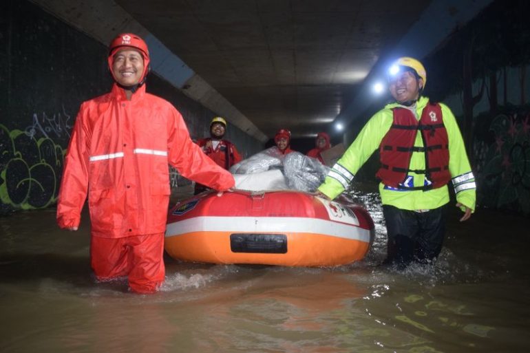 Dinkes kunjungi rumah warga terdampak banjir cek kesehatan