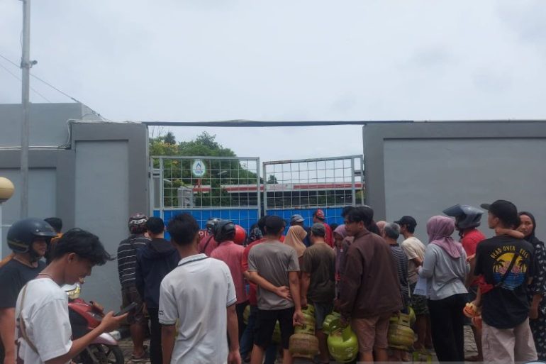 Pemkot Tangerang minta warga jangan panik karena stok LPG 3 kg cukup