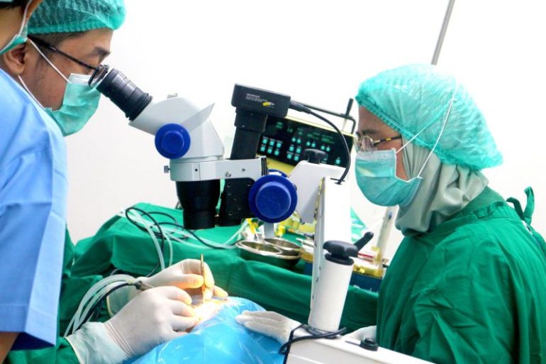 Eka Hospital bersama Perdami dan Yarsi gelar operasi katarak gratis