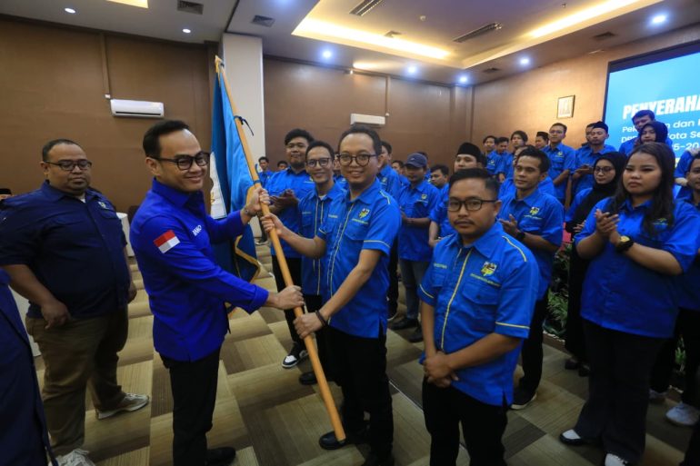Rano Alfath Resmi Lantik Fauzan Dardiri Jadi Ketua KNPI Kota Serang