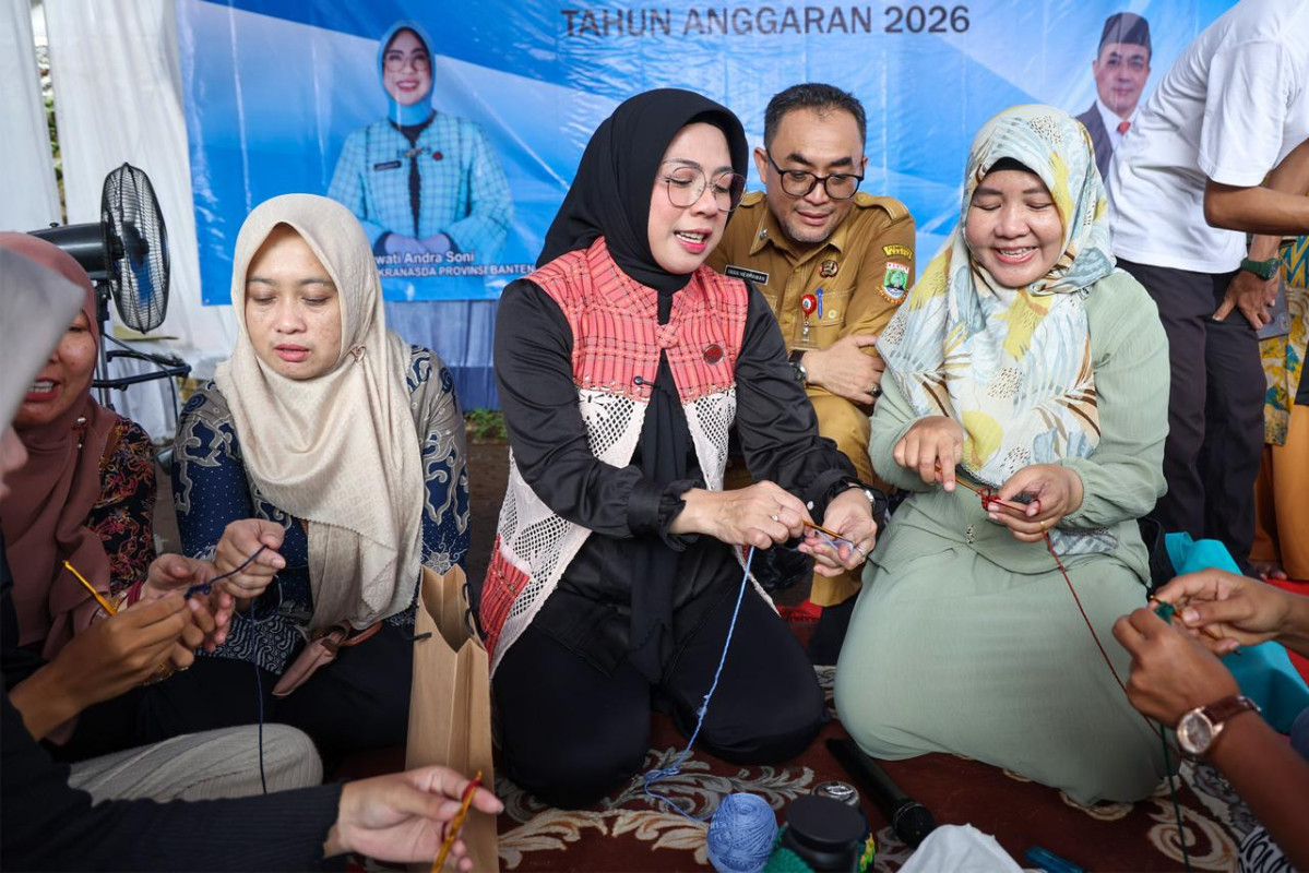 Dekranasda Banten Dorong Perempuan Jadi Pelaku Usaha Kreatif Lewat Pelatihan Merajut