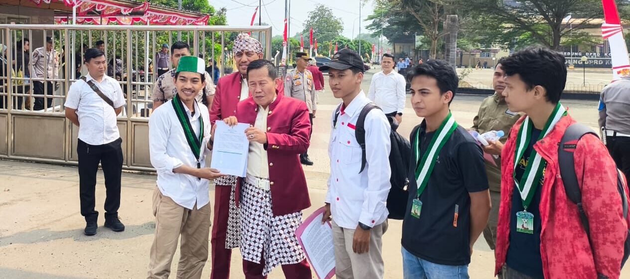DPRD Kota Serang Janji Libatkan Mahasiswa dan Ulama Bahas Raperda Kepariwisataan DPRD Kota Serang Janji Libatkan Mahasiswa dan Ulama Bahas Raperda Kepariwisataan